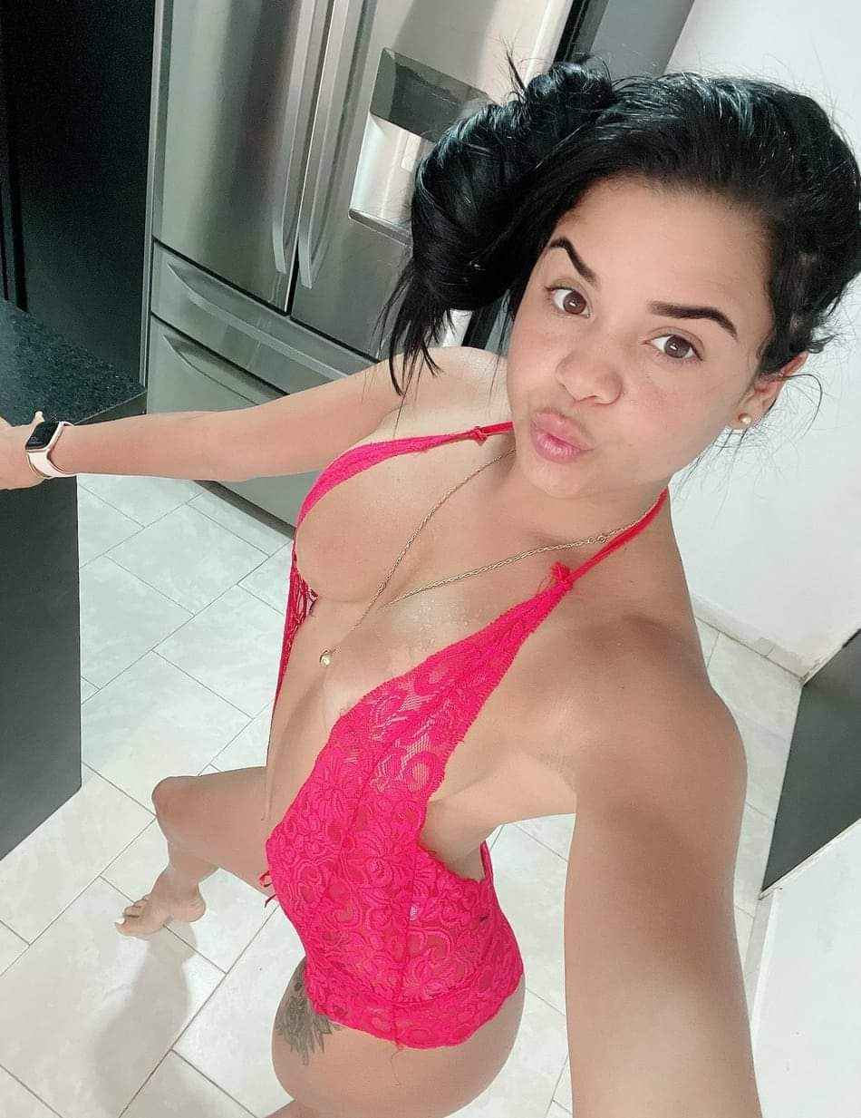 Escort sexy Andrea en LAS PALMAS DE GRAN CANARIA esperando tu llamada para un encuentro sexual: masaje erótico, sexo oral, mamada