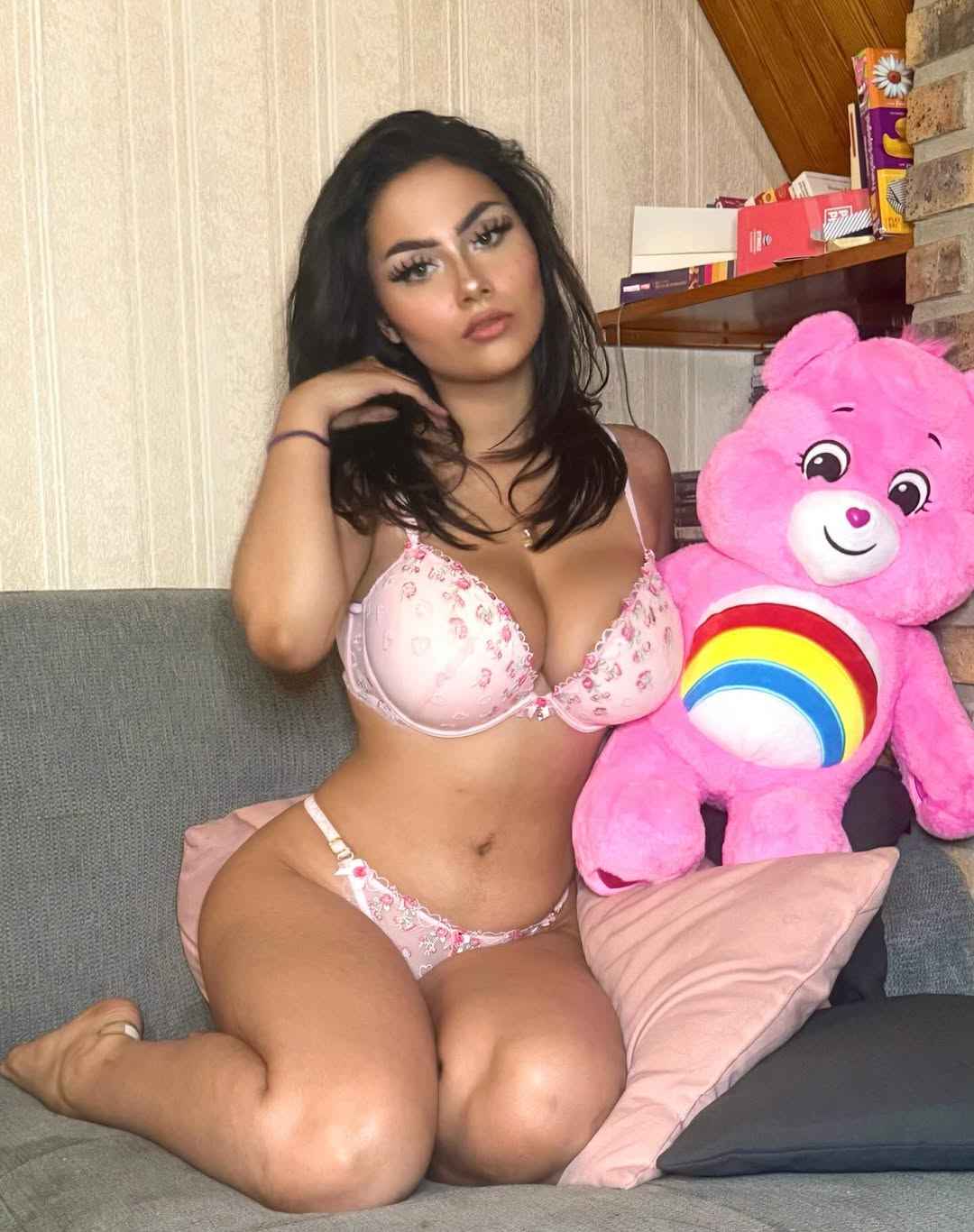 Escort sexy Paloma  en SEVILLA esperando tu llamada para un encuentro sexual: masaje erótico, sexo oral, mamada